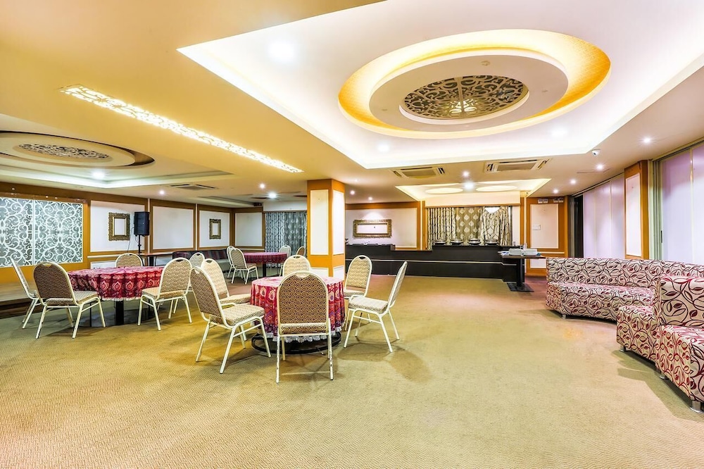 FabHotel Berry's