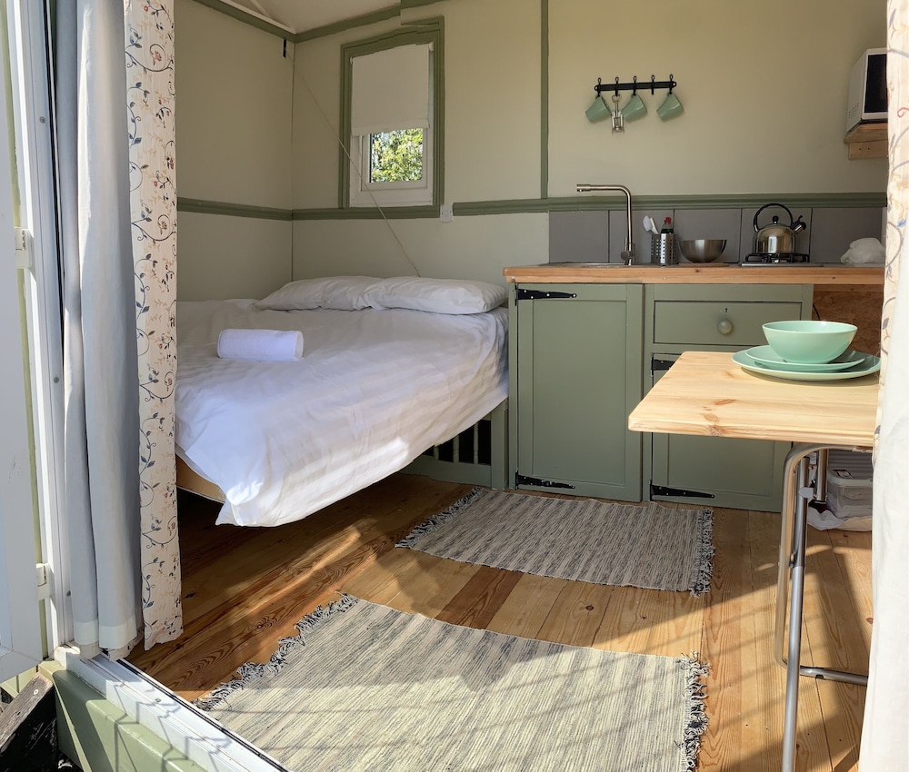 Hillcrest Hut view 4