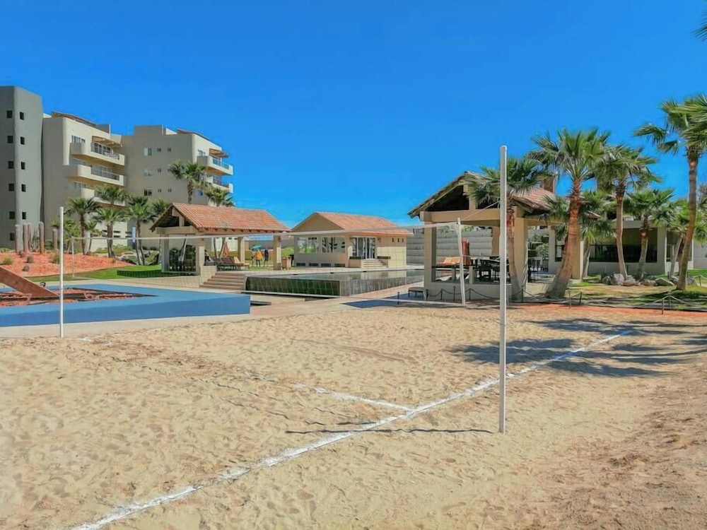 Modern Ocean View Condo With Pools Gym