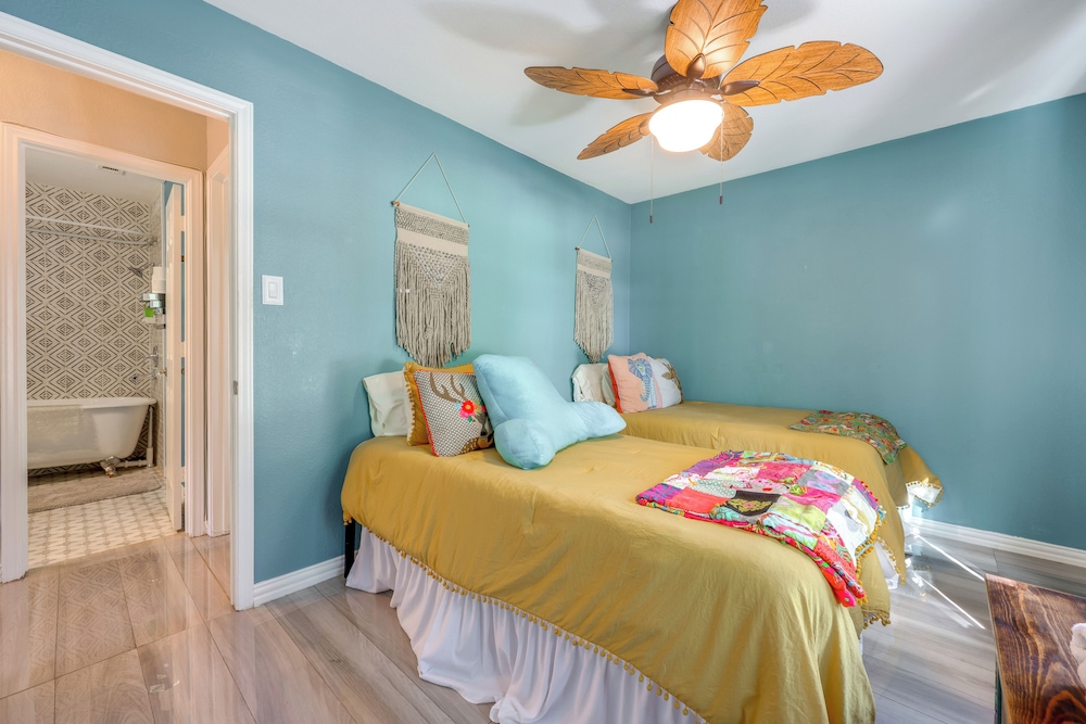 Dog-friendly Retreat w/ Yard, 22 Mi to Dtwn Austin