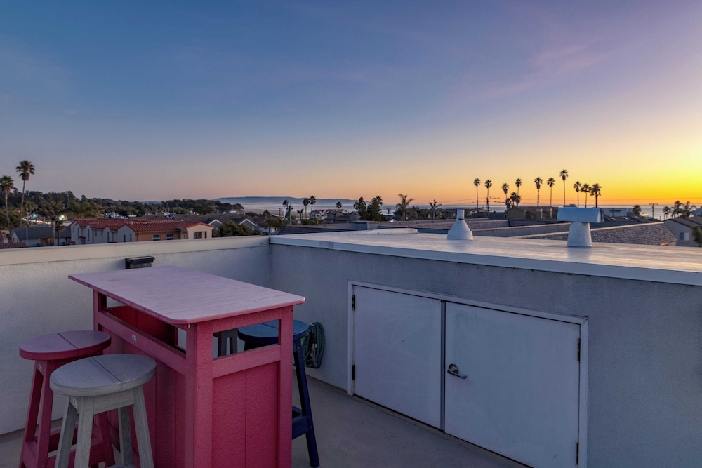 Casa do Sol by Avantstay Rooftop Deck w/ Ocean Views 2 Blocks to Beach!