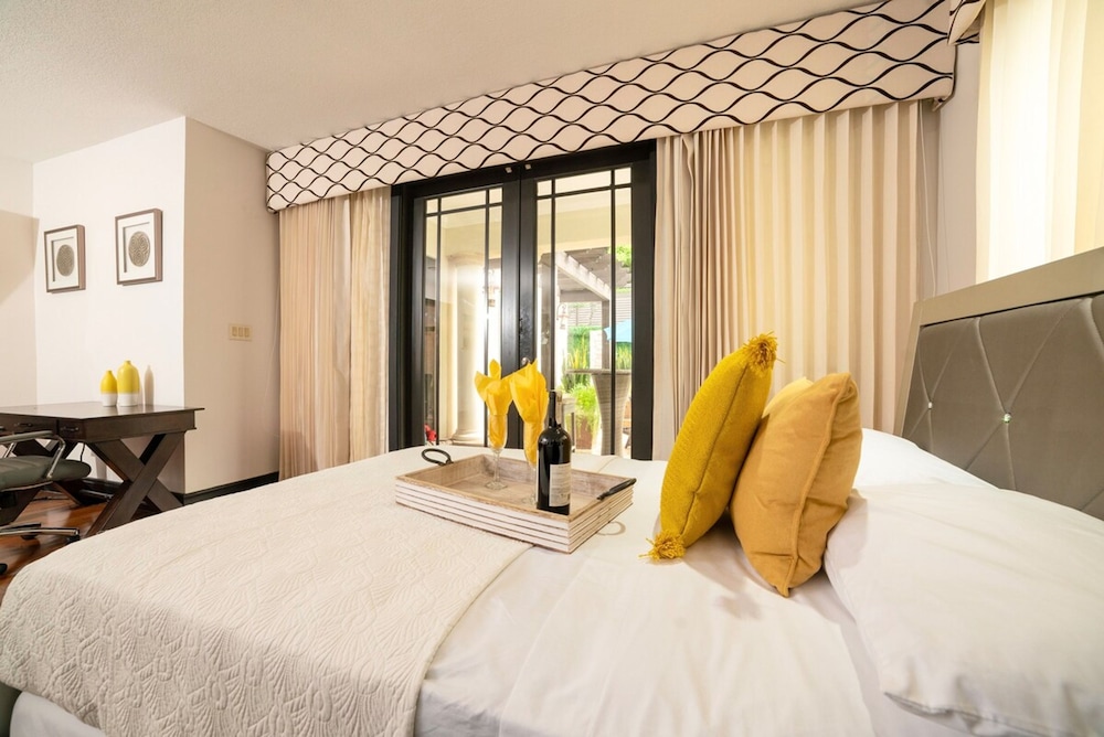 Orchids Palms Luxury Villa Pool Chef Hot Tub Airport Pickup