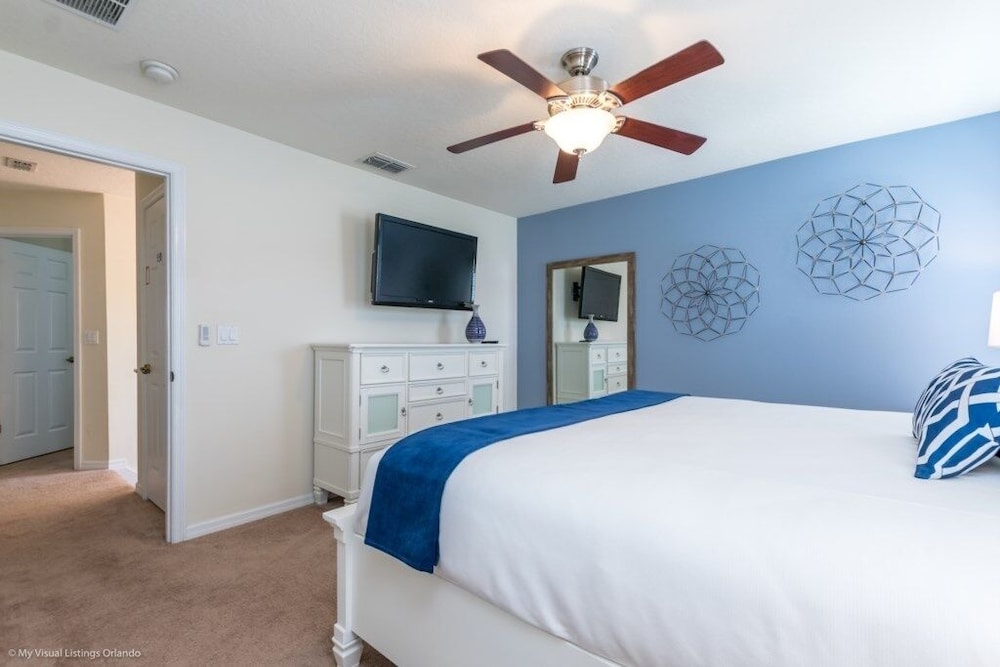 Bella Vidatown With Full Size Pool! 4 Bedroom Townhouse by RedAwning - Image 2