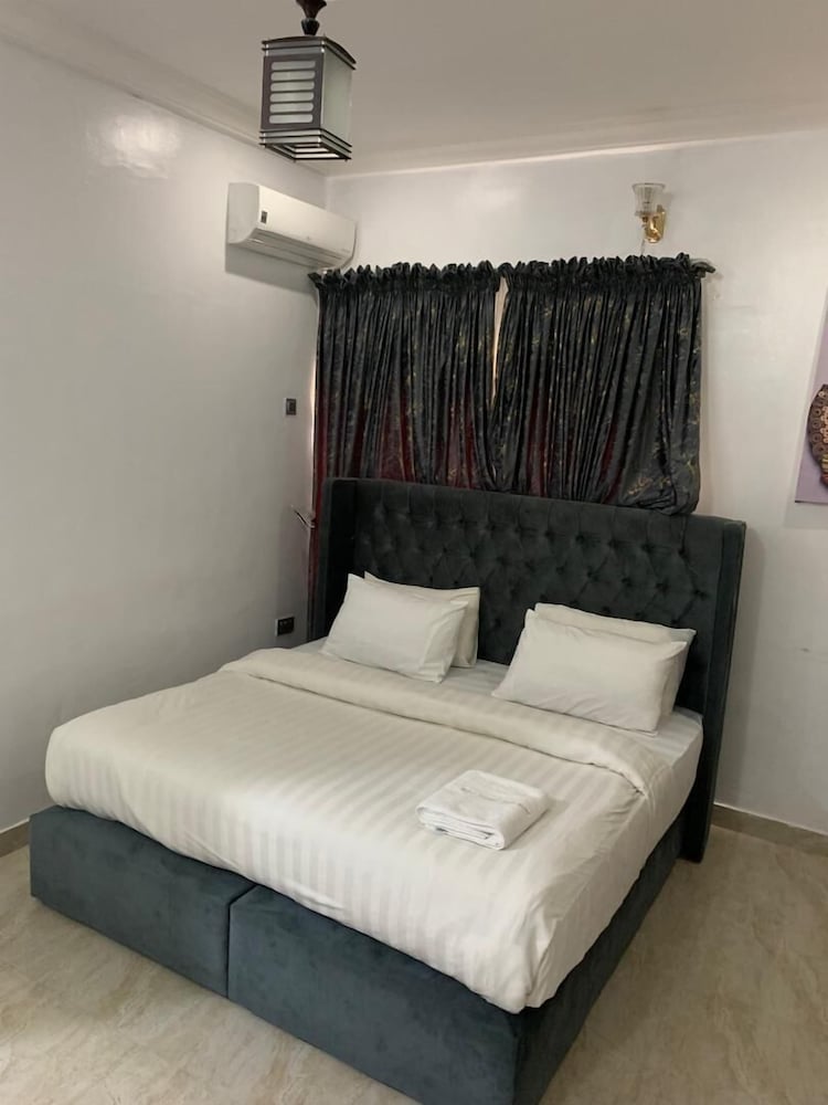 ELLEX SLEEVES APARTMENT