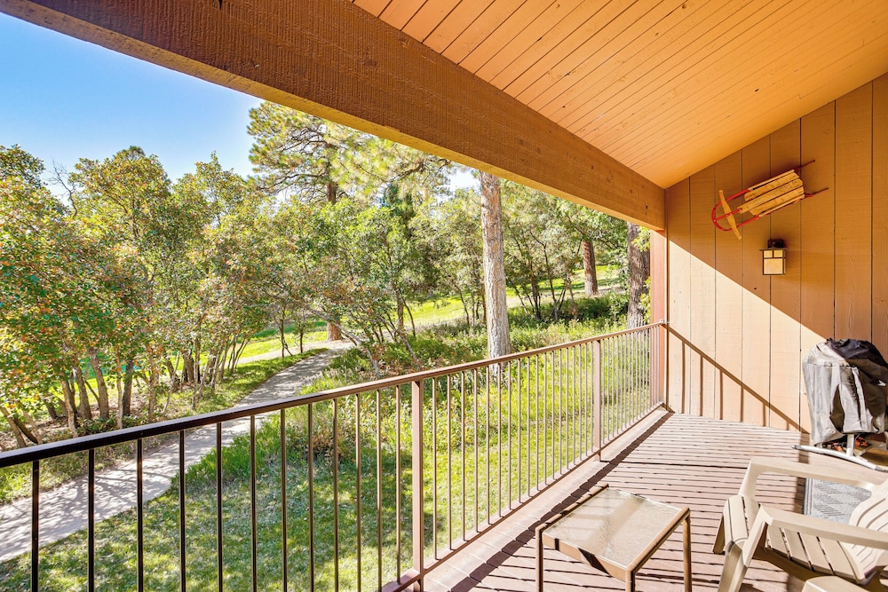 10 Mi to Skiing: Durango Condo w/ Golf Course View