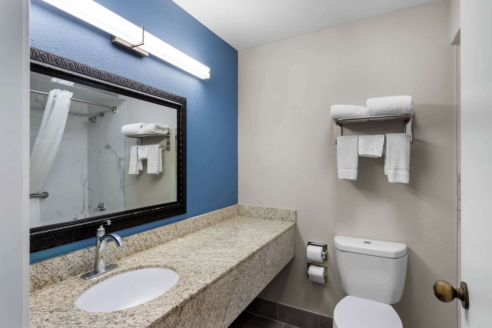 Park Inn by Radisson - Image 2