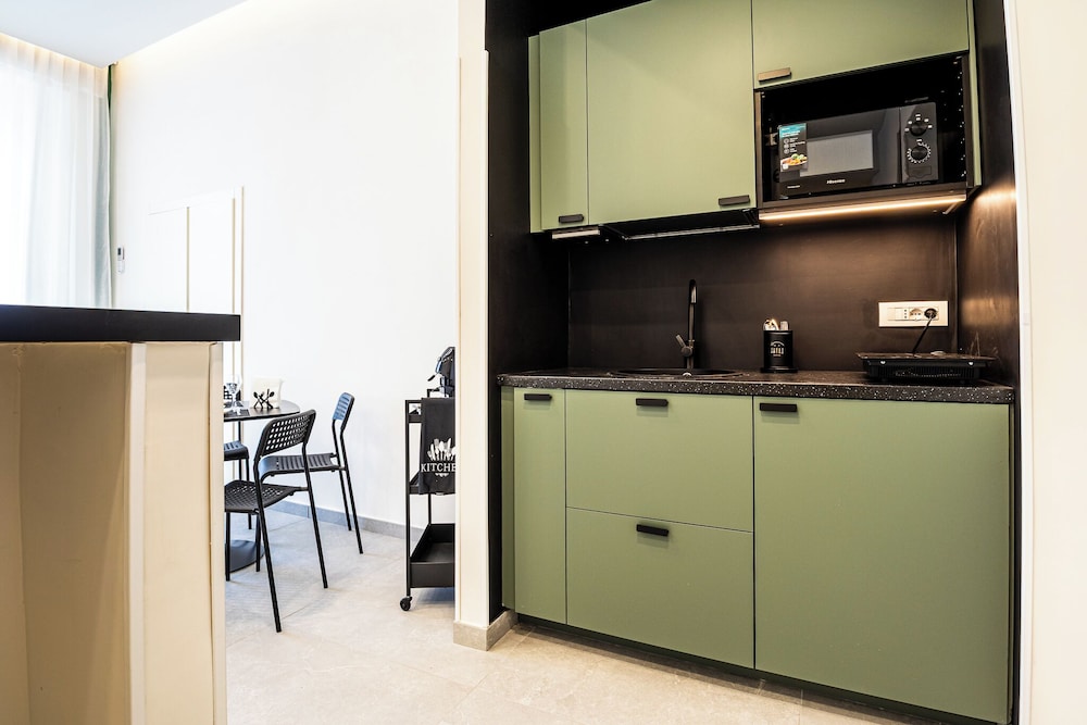 Alyde Apartments