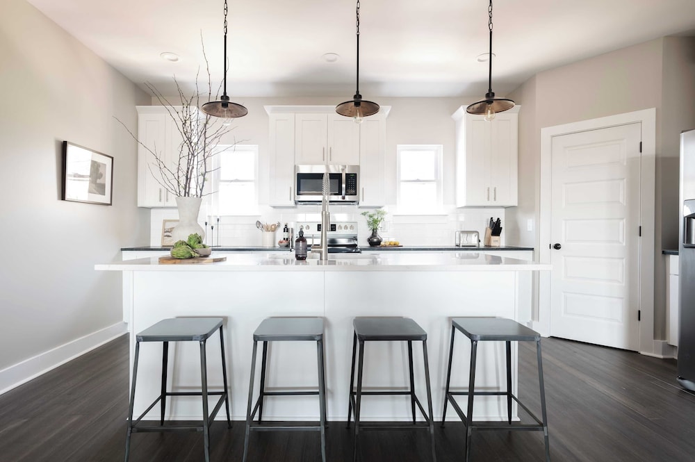8 Nashville Homes w/ 21 Bedrooms, 21 Baths & Space for 74, Just Minutes From Broadways Nightlife, Dining, and Music Scene Cherokee by Avantstay