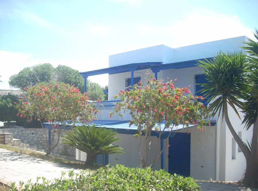 Aeraki Studios & Apartments