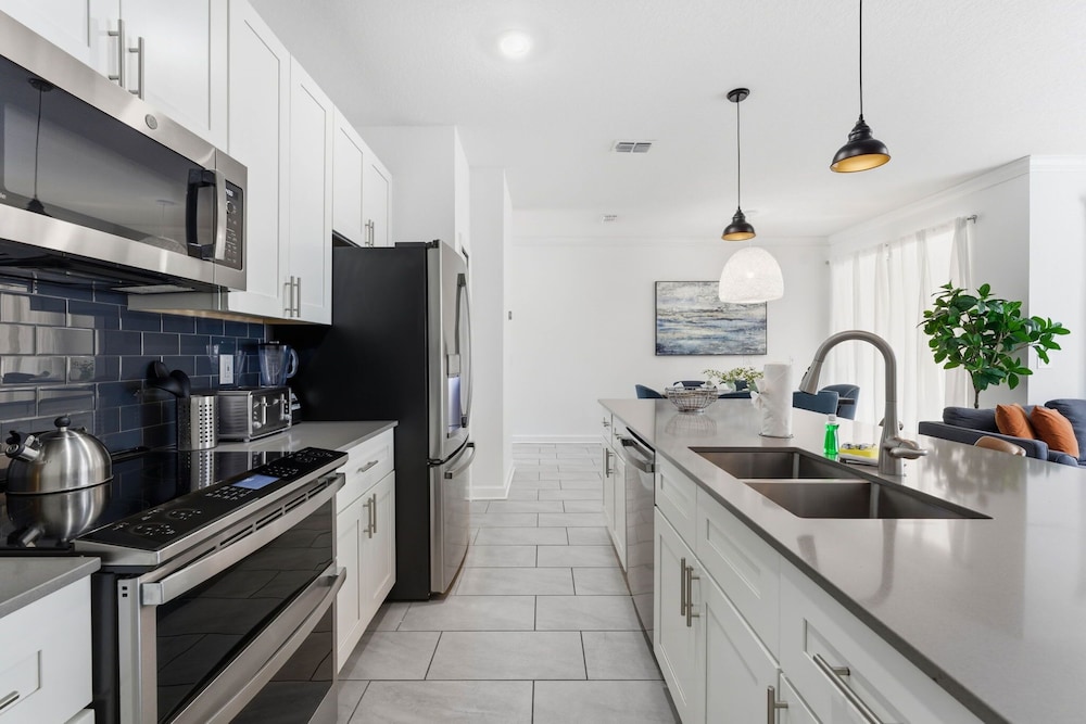 Chic 4BR Disney Retreat With Pool Mickey Rooms