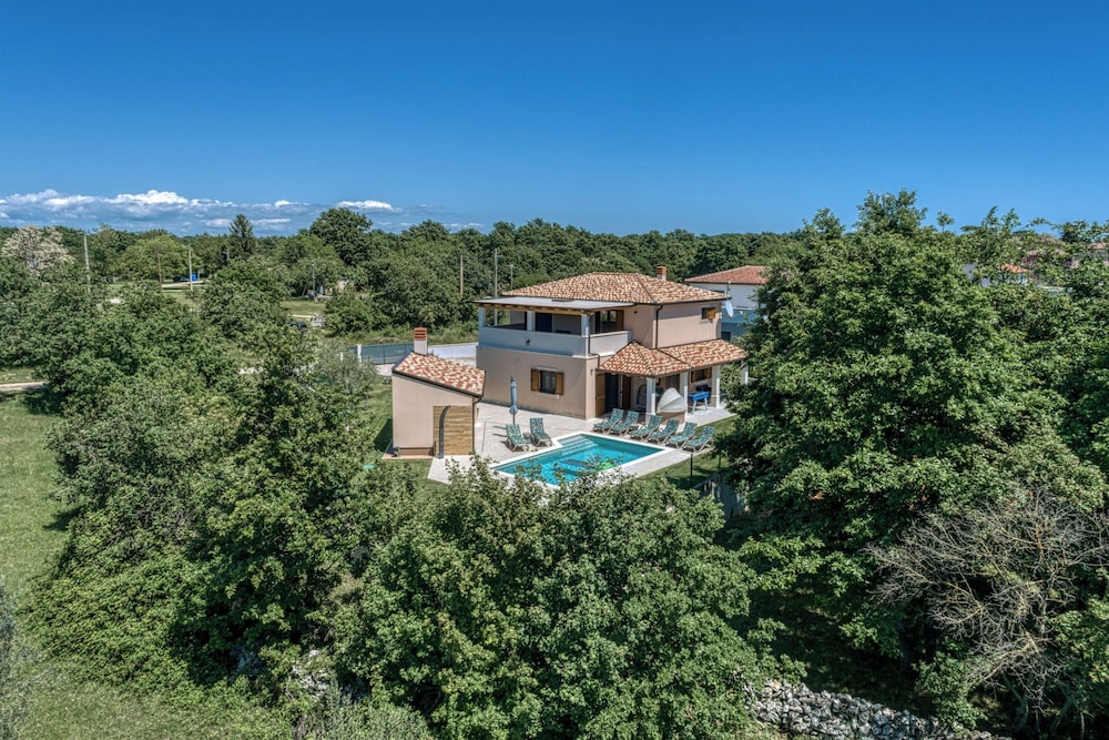 Pool and Fun Villa Stella Klarici