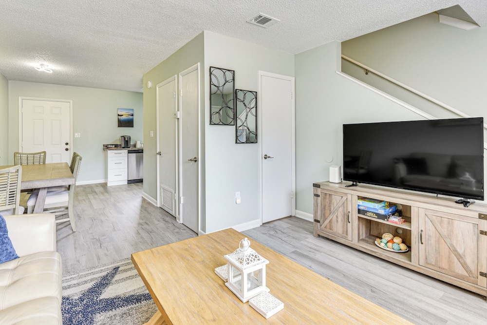 2 Mi to State Park: Dog-friendly Niceville Home