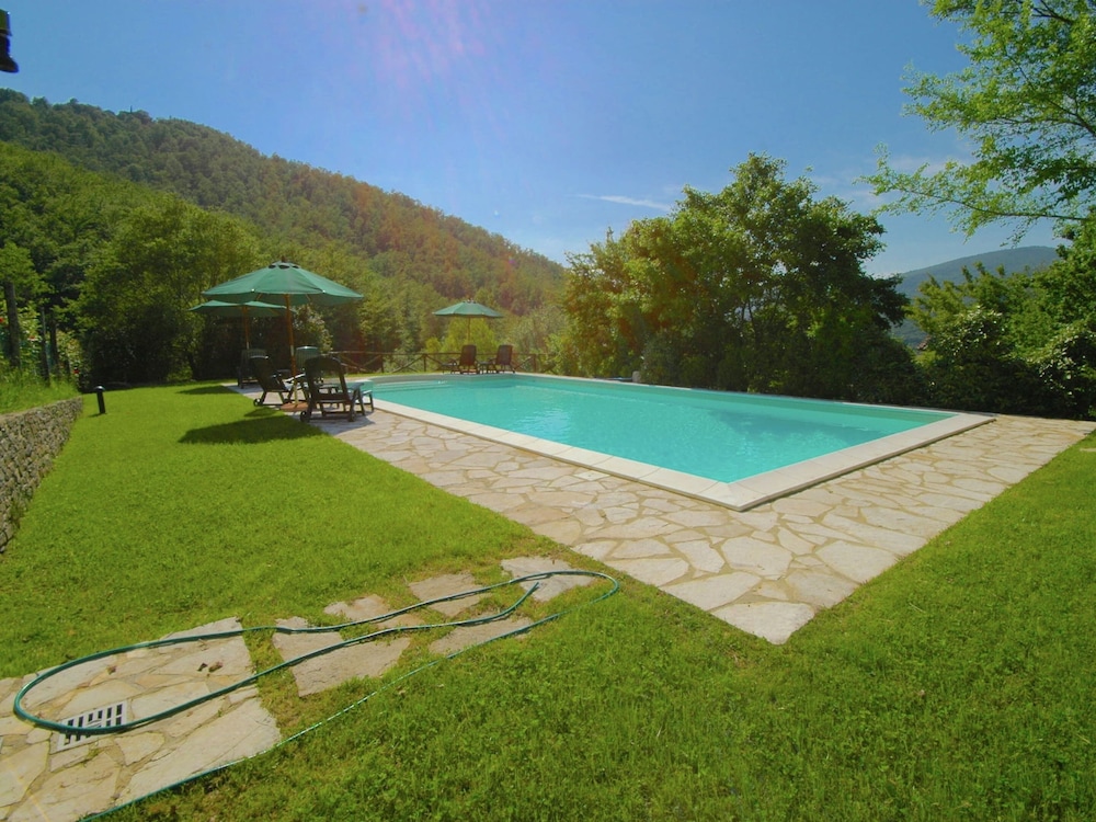 Holiday House with Pool & Large Garden Overlooking Lake near Tuscany