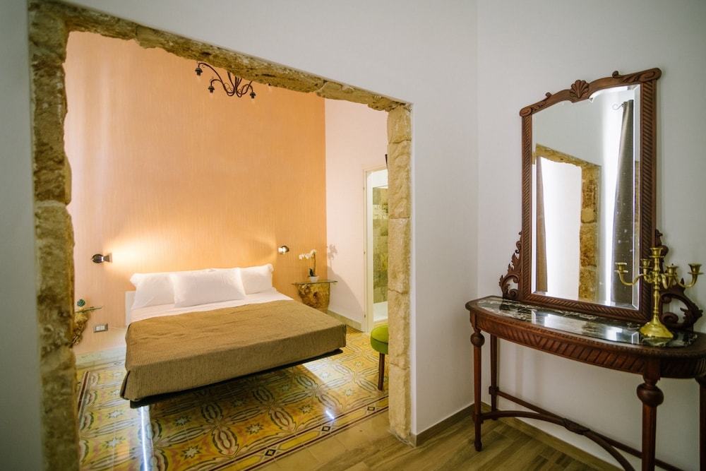 Regina Elena Charme Rooms photo 5