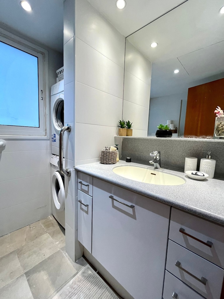 Luxurious Sea View 3BR Pool Spa and Gym