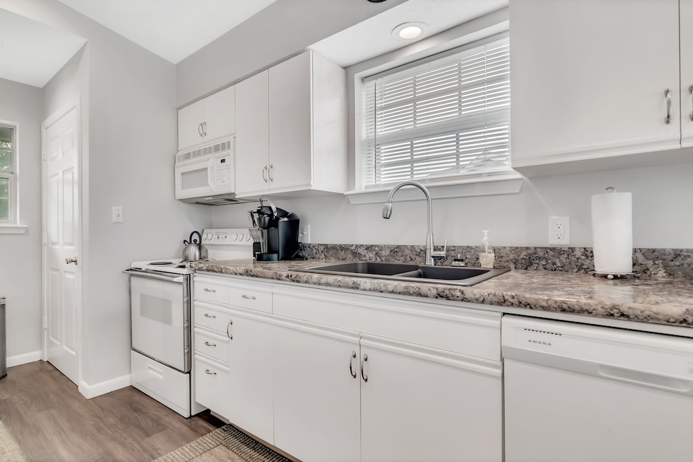 Gorgeous Greens 2 Bedroom Condo by RedAwning