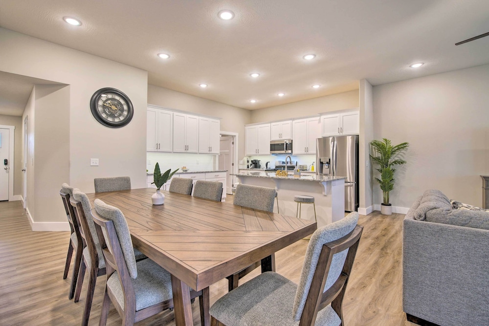 Charming Ozark Abode w/ Yard & Pool Access
