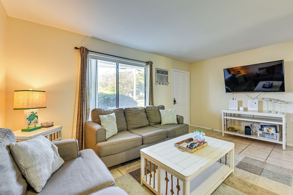 < Half-mi to Beach: Quaint Destin Condo