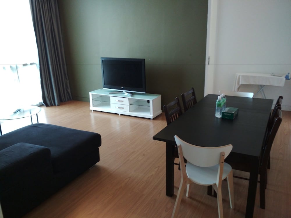Queens Service Suite at Swiss Garden Residences