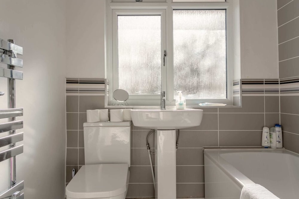 Modern 2 Bedroom Apartment in Morden