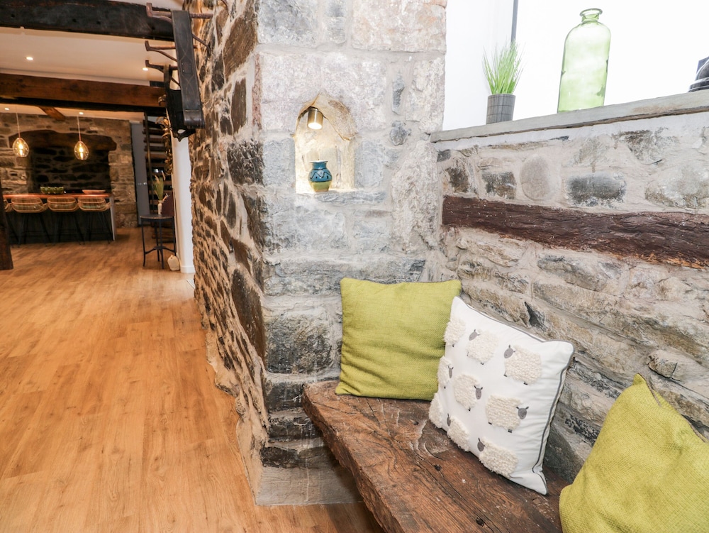 Plas Glan Yr Afon