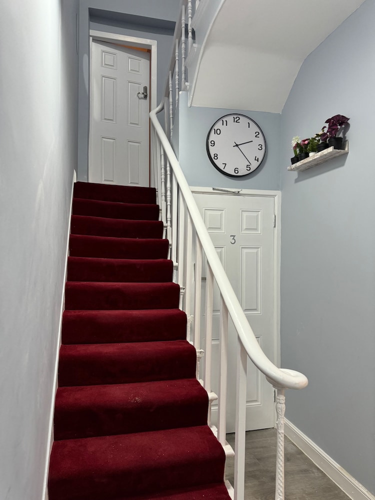 Studio - Sleeps 2 - Parking - Close to Paddington