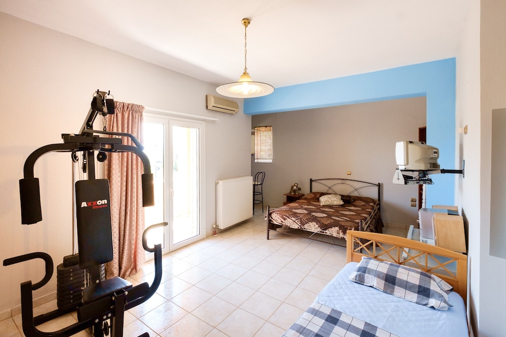 Relaxing Family Home near Beaches view 4