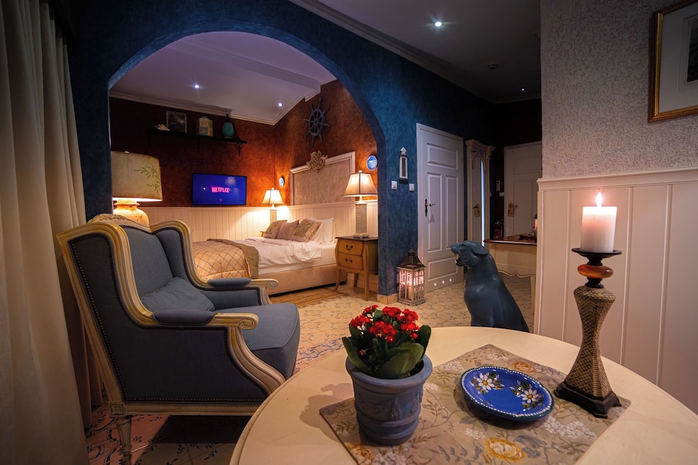 Paul's Fantasia Boutique Suites view 4