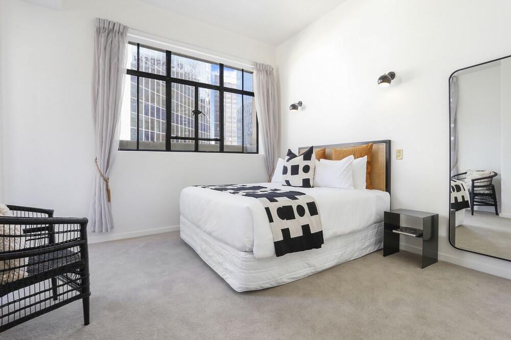 Elegant Living in the City view 2