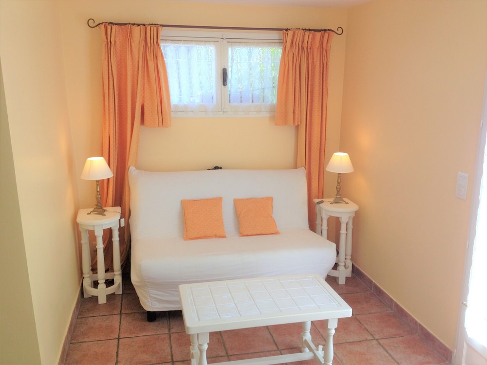 B&B With Charm - Quiet With Kitchen & sw Pool
