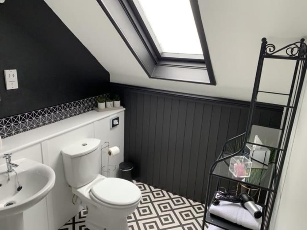 South Shields Vacations - Kingsmere Guest House - Property Image 2