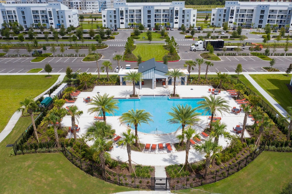 Beautiful Lakeview Retreat Near Disney