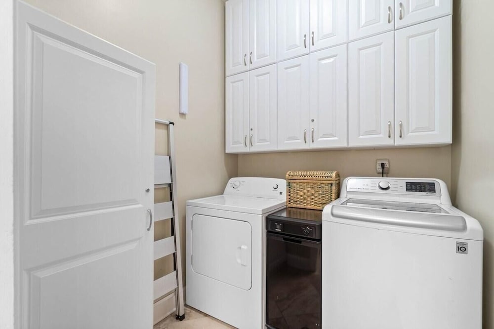 Pavilion Palms 203c