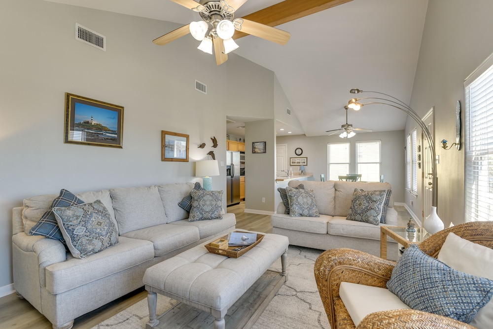 Galveston Getaway: Spacious Home < 1 Mi to Beaches