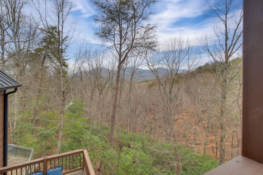 Community Perks: Mtn-view Ellijay Cabin w/ Hot Tub