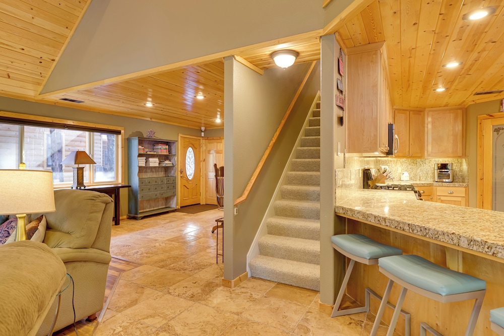 5 Mi to Dodge Ridge: Cabin in Strawberry