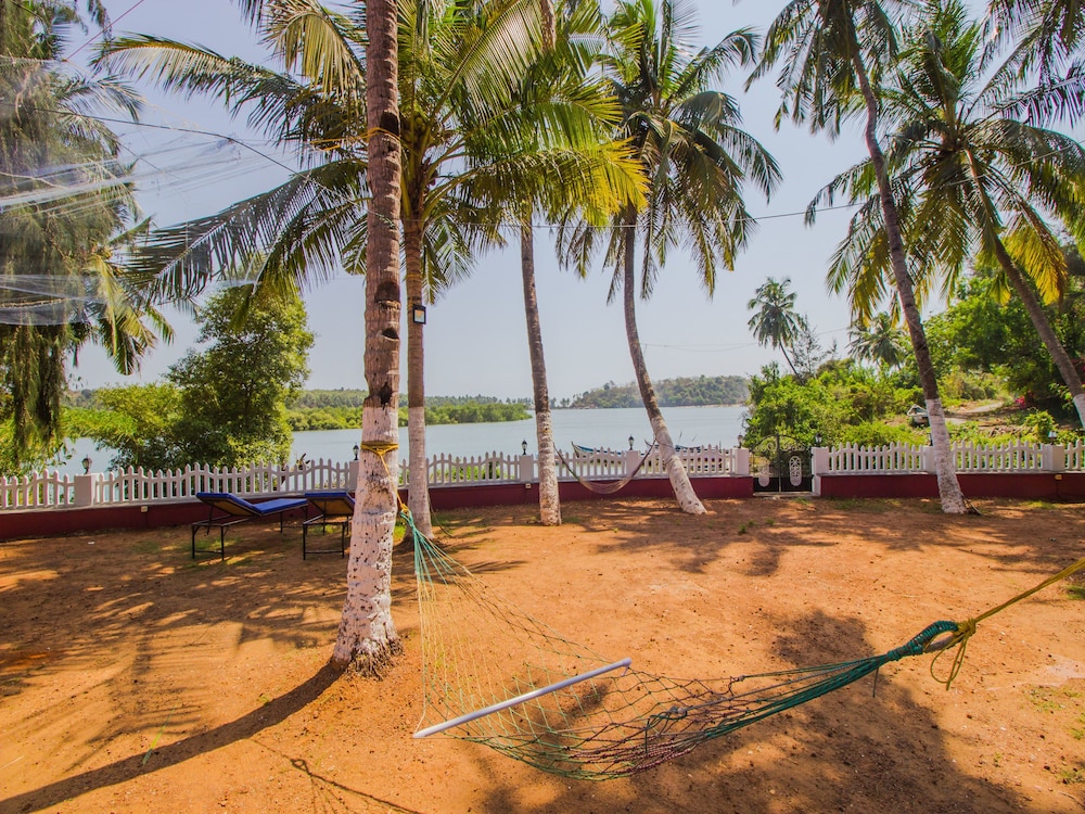 OYO 13117 Home Lake View Studio Canacona