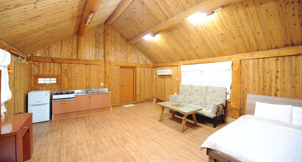 Jeju Log Pension