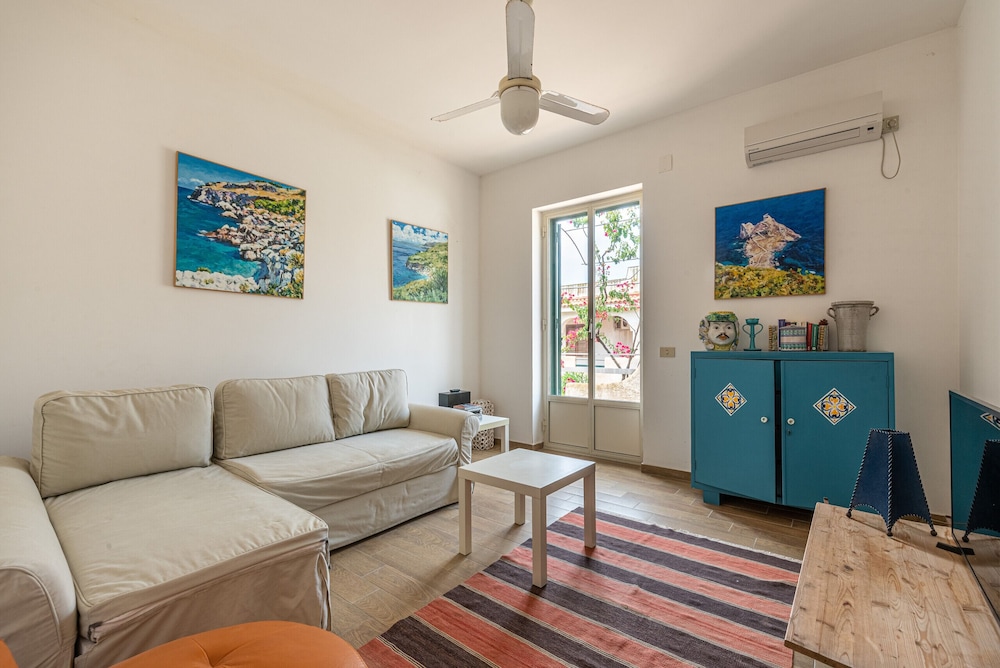 Casa Bouganvillea con Terrazza by Wonderful Italy
