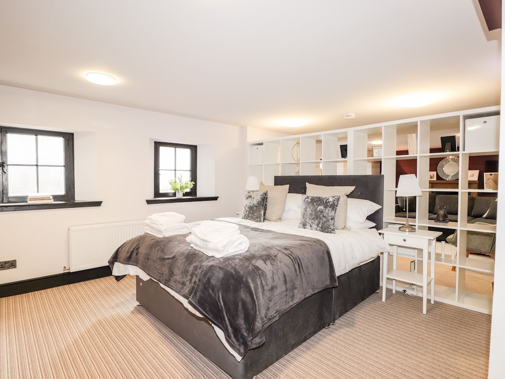Mary Ann Apartment