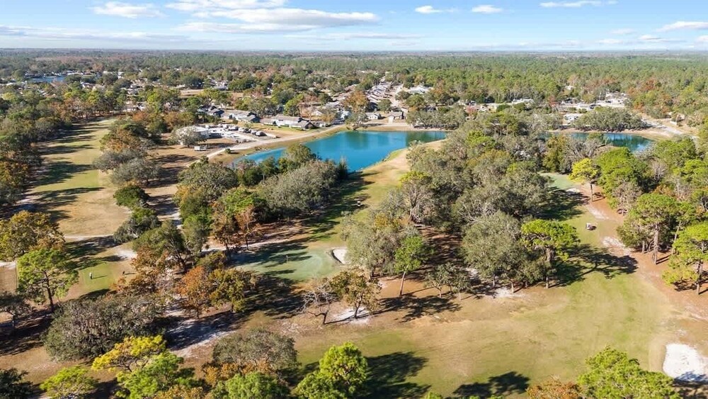Spring Hill, 4 Bedroom, Pool & Golf Course!