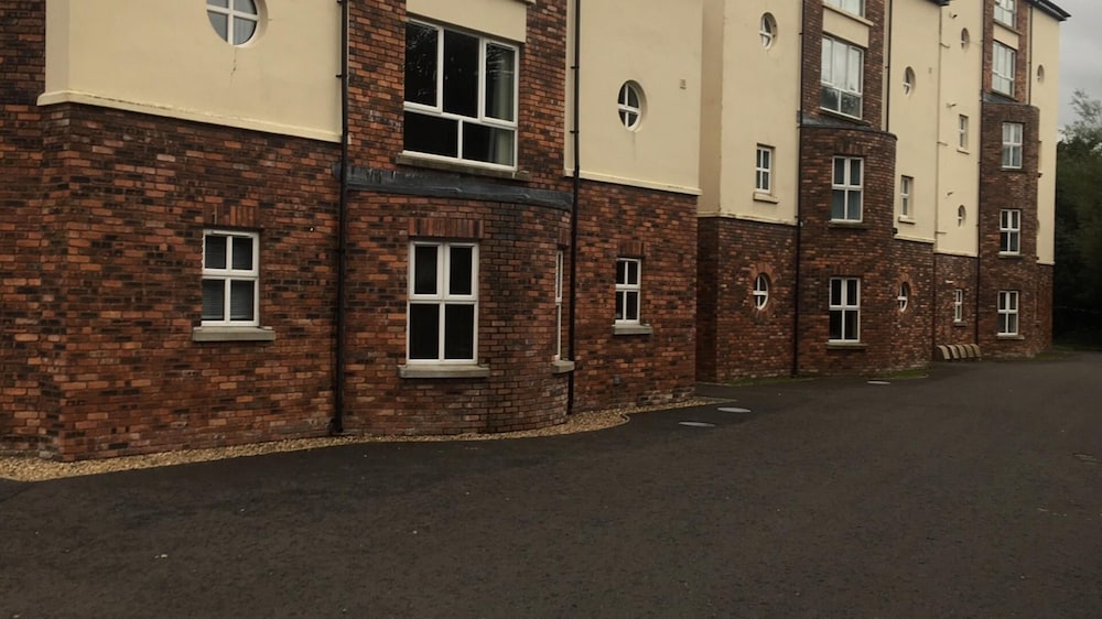 Shell Hill 3-bed Apt, Sleeps 6, 15 Mins to Beach view 5