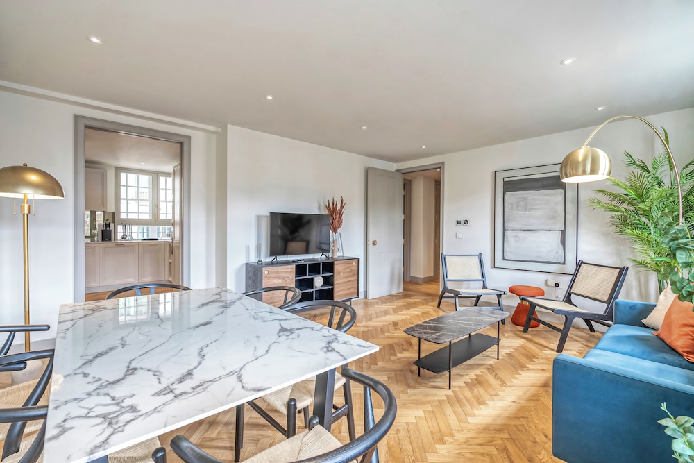 Luxury flats near Big Ben and London Eye
