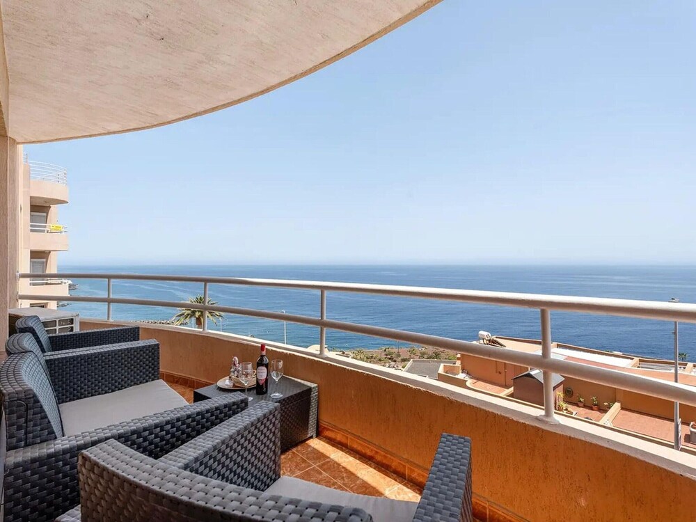 Apartment in Radazul With Stunning Sea Views