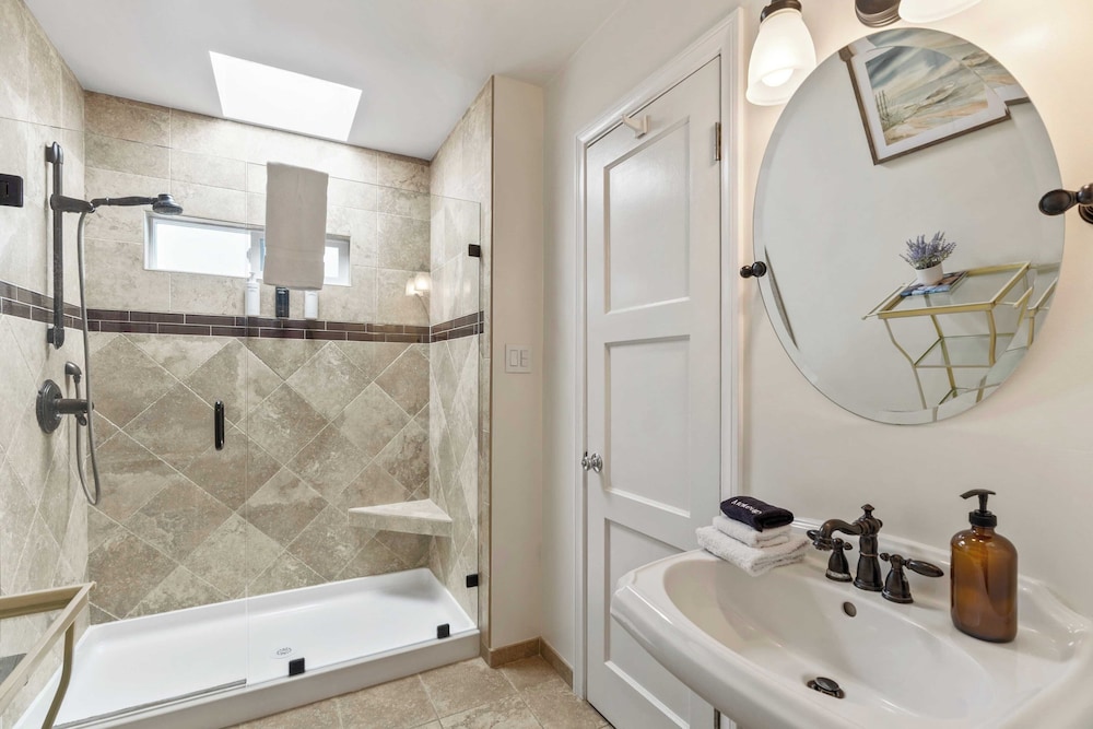 Point Loma Home w/ Putting Green, Firepit + Game Room & Beach Access Zola Street by Avantstay