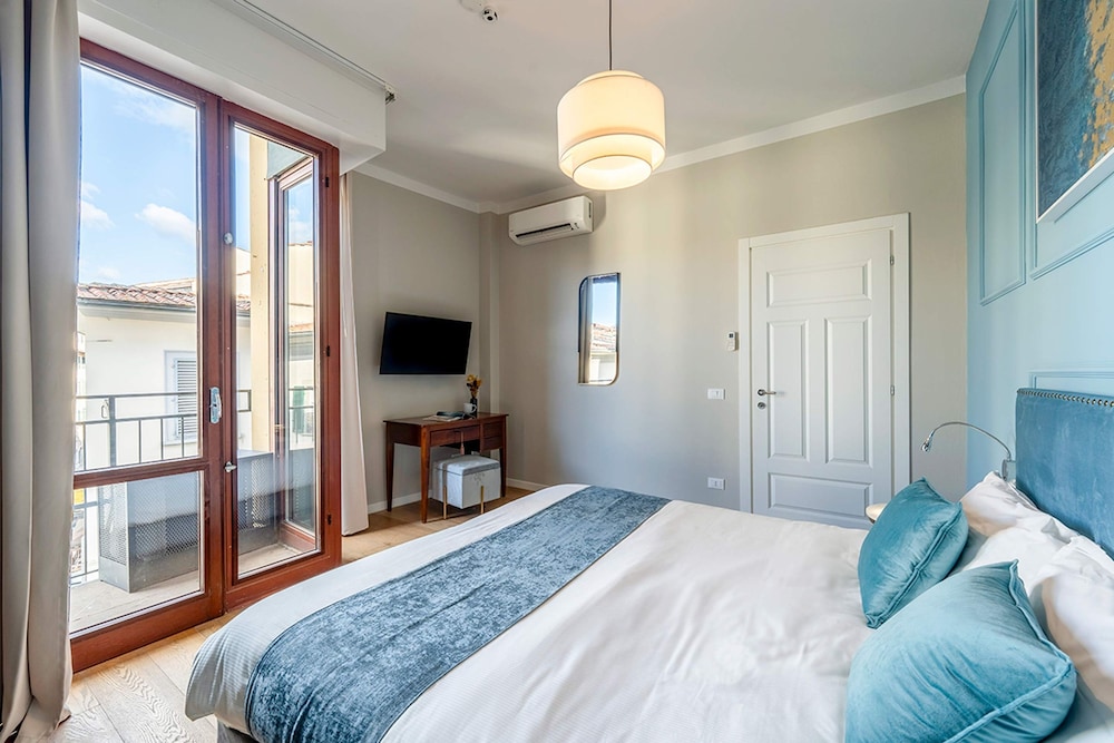 Central 3BD Apartment Near Teatro Verdi
