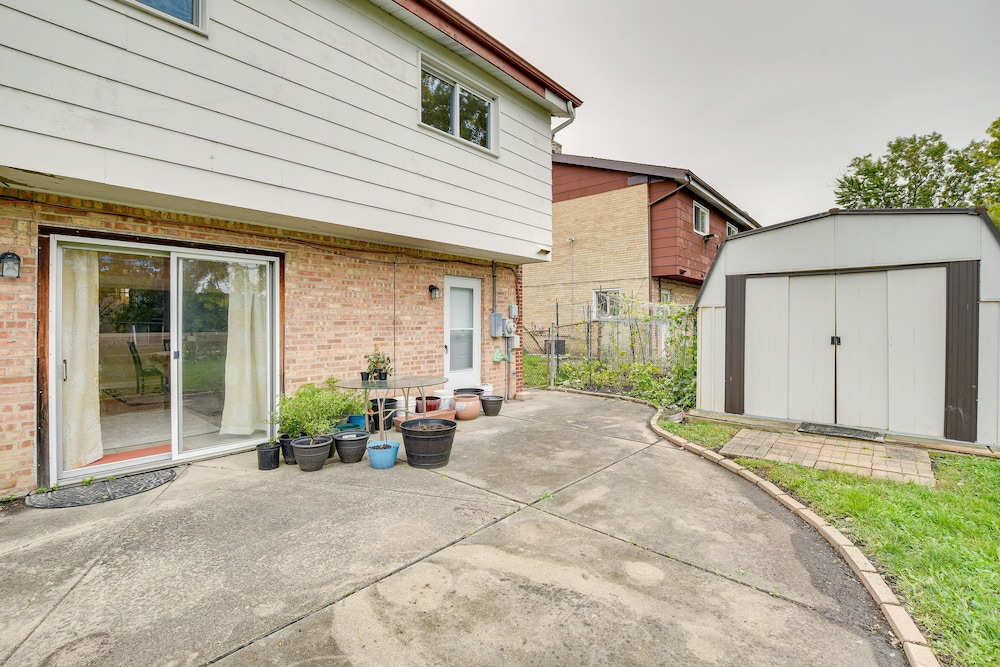Fenced Backyard: Family Getaway in Des Plaines! view 5