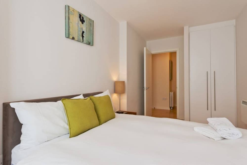 Modern, City Centre 3 Bedroom Apartment