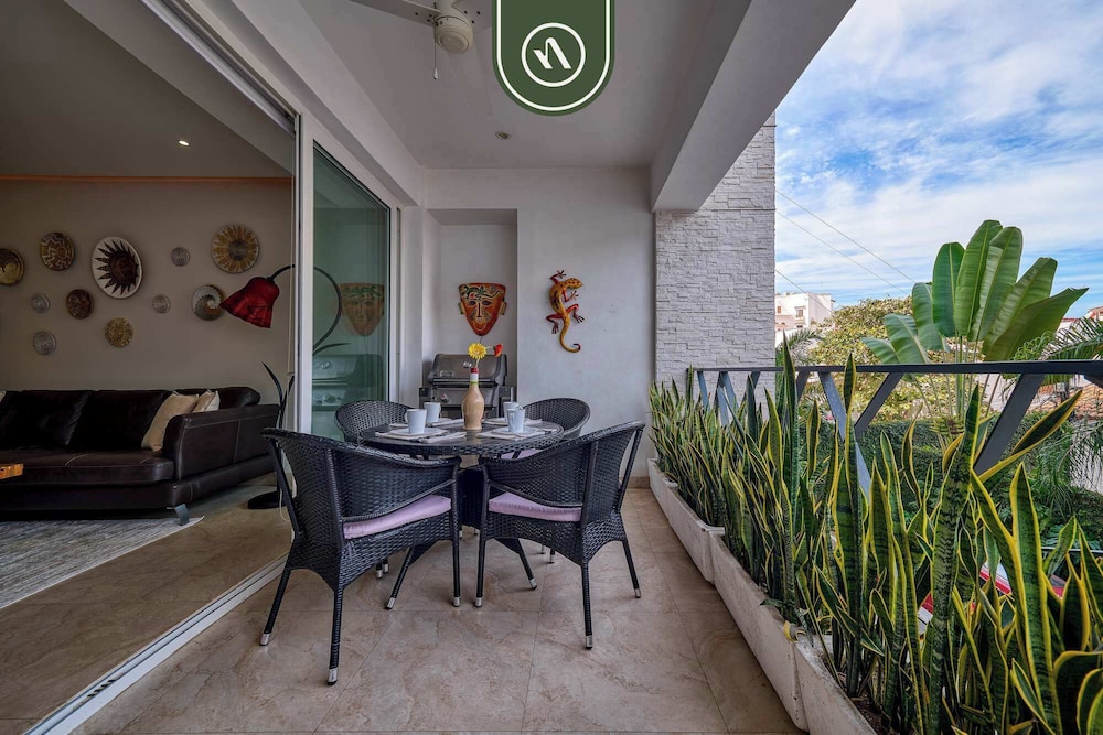 Stunning 2 BR Condo in Romantic Zone - Pool
