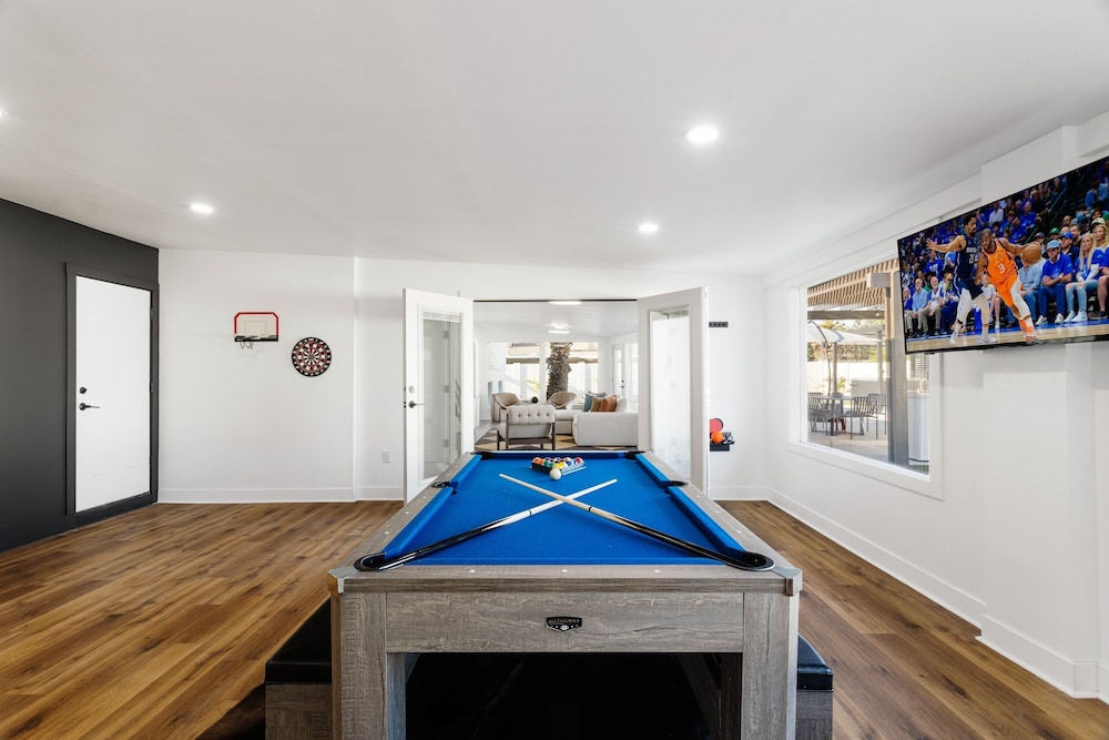 Sunburst Estate - Pool - Hot Tub - Tons of Games!